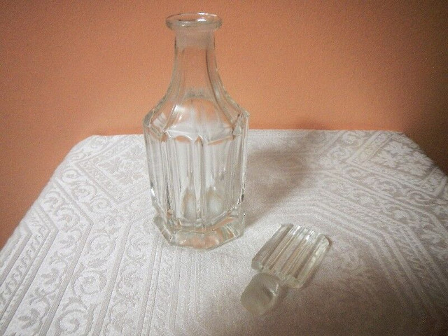 Crystal clear glass perfume bottle France dans Art et objets de collection  à Ville de Montréal - Image 2