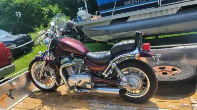 85 Intruder in excellent condition, 43k CALL FOR MORE INFO 519-385-5270 and I can answer any ,all yo...