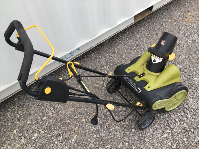 Radley Electric Snow Blower / Good Working Condition / $100 in Snowblowers in Kawartha Lakes - Image 2