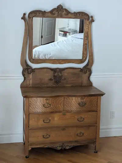 Commode en chêne avec miroir 349$, View more