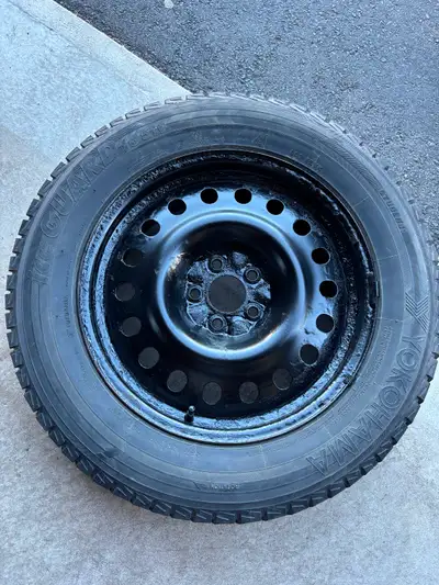 Pneu d’hiver Yokohama ice guard 18 pouces avec jante en acier bolt pattern 5x114,3 encore bon pour u...