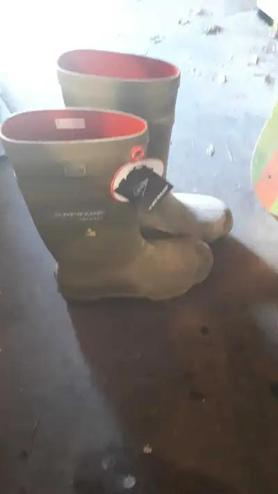 dunlop winter boots size 10, View more