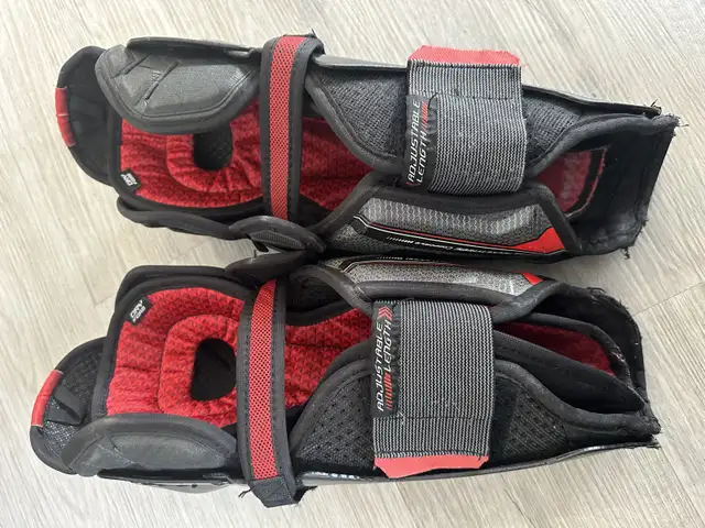 CCM FT1 JR Shin Pads in Hockey in Calgary - Image 3