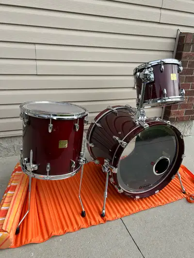 Yamaha Birch Custom Absolute 3pc drum kit!, View more