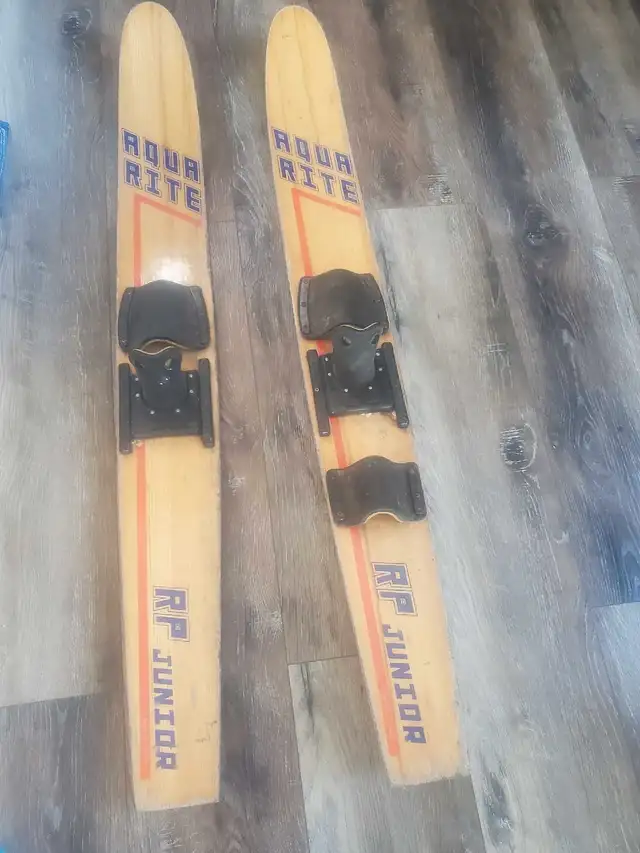 Aqua Rite Junior Skis63735876844803120