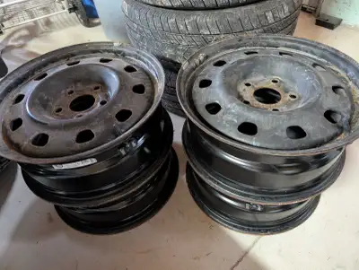 I'm selling a set of four 17-inch steel rims with a 5x127 bolt pattern, perfect for various vehicles...