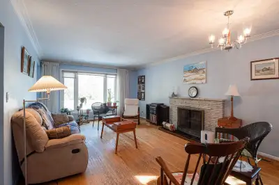 Charming 2-Bed 1-Bath Main Floor unit in Richmond Hill