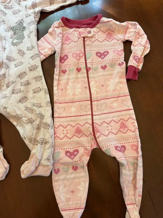 9 months Girl’s Zippered Sleepers Footie  Pajamas - $9 for all in Clothing - 9-12 Months in Saskatoon - Image 4