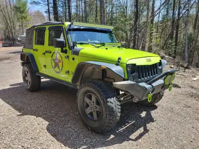 Automatique 4x4. 3.6l v6 pentastar. 178 000 kilo .Beaucoup d'équipement ajouter. Suspension lifter p...