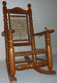 Belle chaise berçante confortable : 120$ prix réduit
