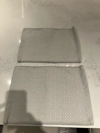 2 placemats 