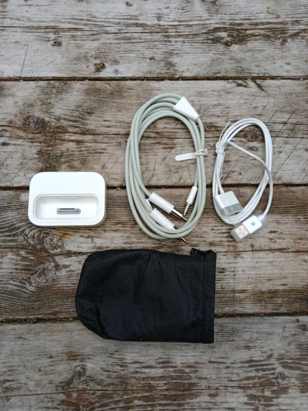 Apple Original Cables And Cradle For Video iPod, Pouch Incl in iPods & MP3s in Oshawa / Durham Region - Image 4