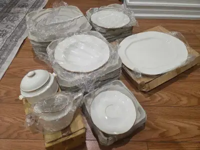Noritake Imperial Baroque CHATEAU – 30‑Piece Fine China Set, View more