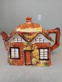 Vintage old English Ceramic COTTAGEWARE TEAPOT cottage decor 40s