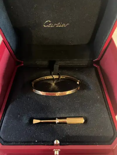 Cartier LOVE small bracelet in yellow gold 18K size 16, View more