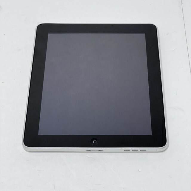 Apple iPad first generation 32GB in iPads & Tablets in Winnipeg