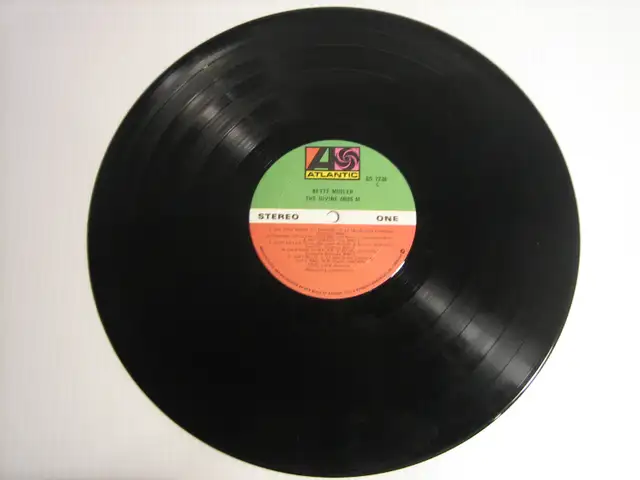 BETTE MIDLER - THE DIVINE MISS M  LP VINYL RECORD ALBUM in Arts & Collectibles in London - Image 7