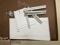 Set of 5 white blinds