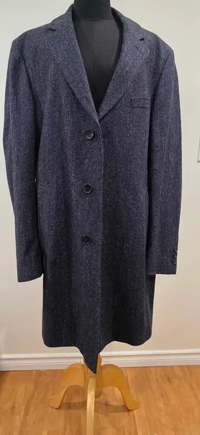 This is a stylish Hugo Boss overcoat, perfect for adding a touch of sophistication to your wardrobe....