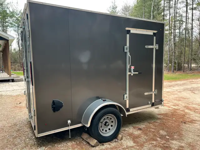 6x10 enclosed trailer with rear barn doors in Cargo & Utility Trailers in Barrie - Image 4