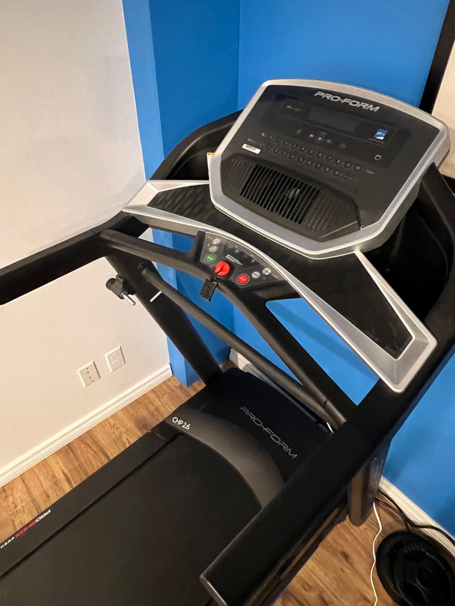 Like NEW - Treadmill  in Exercise Equipment in Edmonton - Image 3