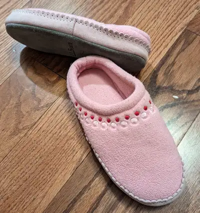 Kid's L.L. Bean pink slippers Size 10-11 Great shape Smoke free home