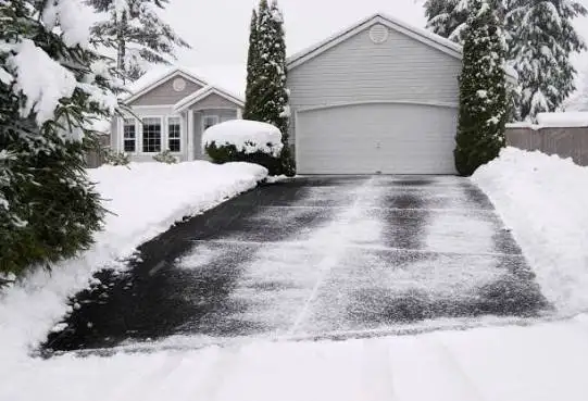 Snow shovel in Other in Oshawa / Durham Region - Image 2