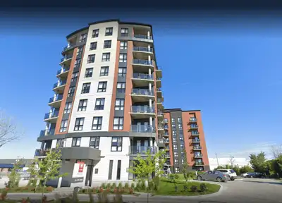 Must leave town. More photos to follow. 2Br 2bd 5 mins by bus to Fairview mall Rooftop Terrace + Poo...