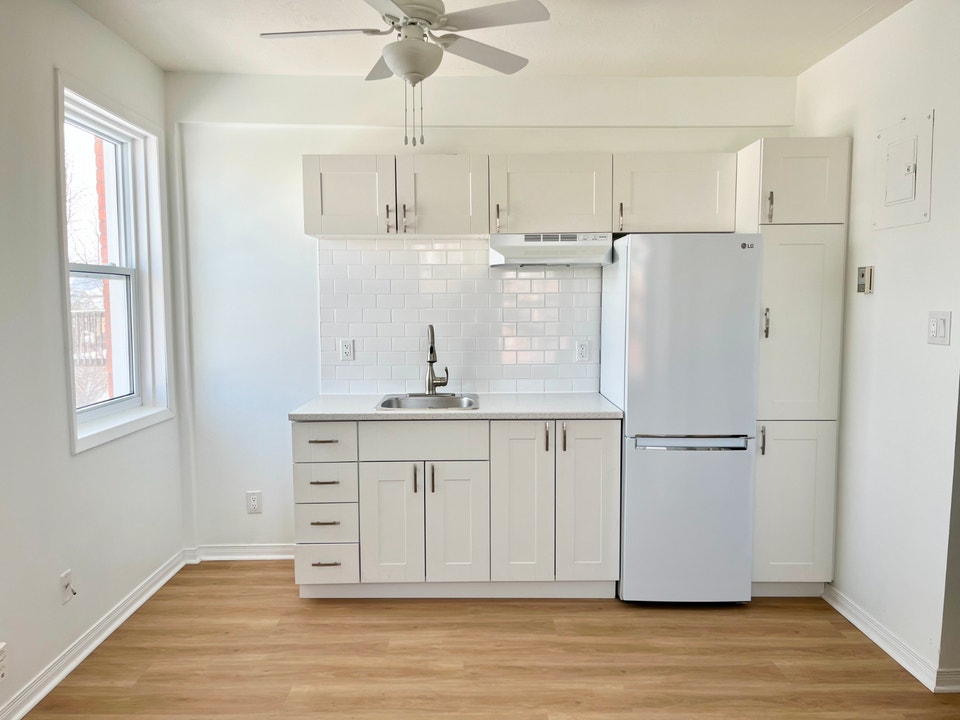 Studio Apartment for Rent: Available November 3rd 3