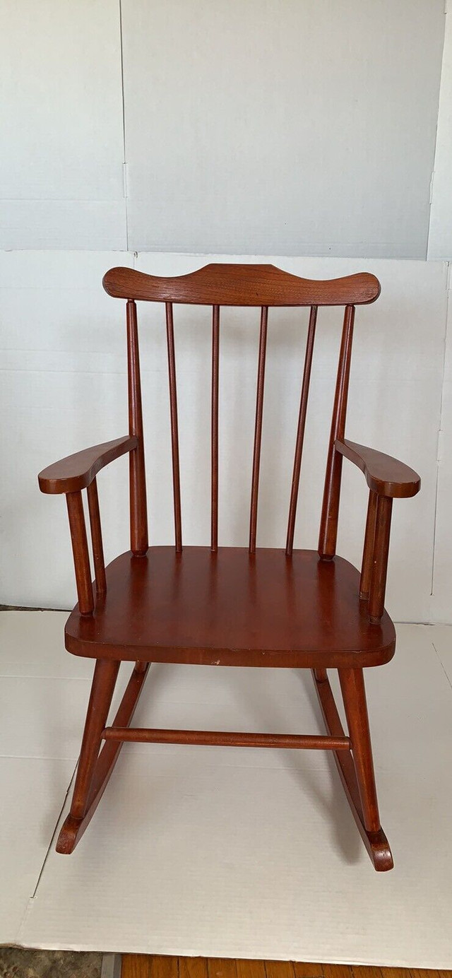 Rocking chair in Chairs & Recliners in Oshawa / Durham Region - Image 4