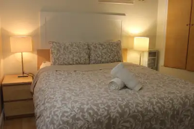 Daily/weekly room -Downtown Toronto Guest House, View more
