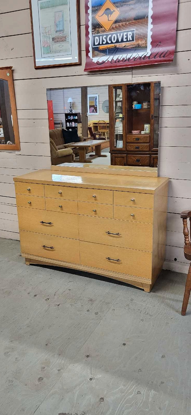 Vintage 6-drawer Dresser w/ Mirror in Dressers & Wardrobes in Trenton - Image 3