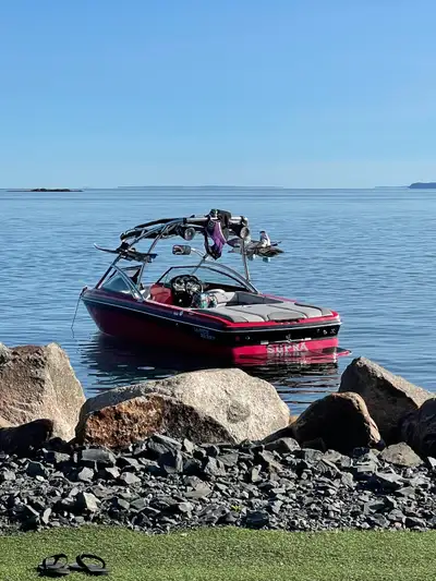 Beautiful wakeboard/wakesurf boat with not many hours for its year . Lots of new upholstery (zero ri...