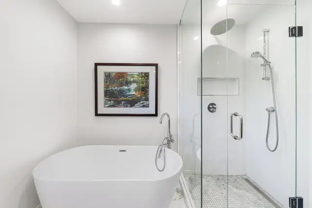Beautiful 4BD 3BA Home in Trinity Bellwoods! in Ontario in Canada - Image 4