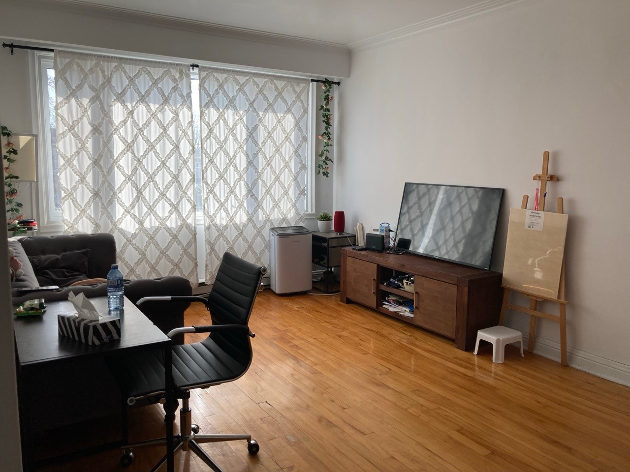 Spacious and sunny 5½ NDG (3 bedrooms + 1 den) duplex 2nd floor — photo 1