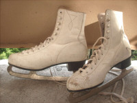 Used Lange Classic girl ice skates & more for sale.         4366