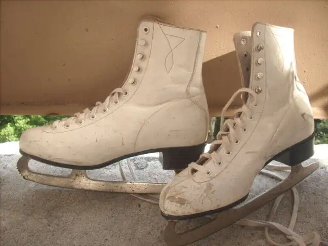 Used Lange Classic girl ice skates & more for sale.         4366 in Skates & Blades in City of Toronto - Image 2