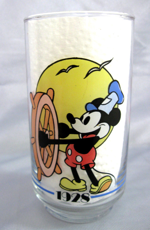 AU CHOIX VERRE 1988 DISNEY/SUNOCO  60e ANNIVERSAIRE  YOUR CHOICE in Arts & Collectibles in West Island - Image 2