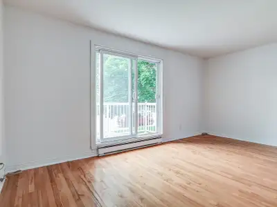 Grand 4 1/2 renové a louer