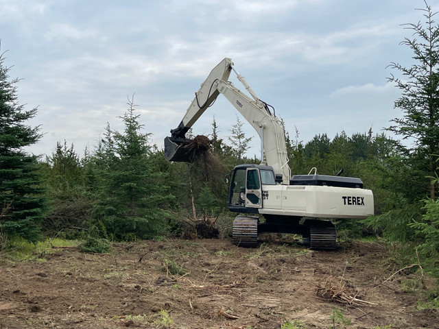 TEREX 340 Less Than 6,000 Hours in Heavy Equipment in Belleville - Image 3