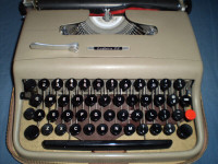 Olivetti Lettera 22 Typewriter with Paper Manual Cover Case 1950