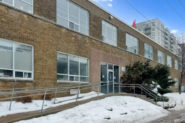 Commercial unit for lease in Toronto in Commercial & Office Space for Rent in City of Toronto - Image 2