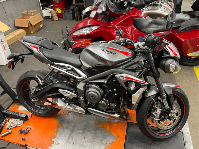 Triumph Street Triple RS 765 dans Motos sport  à Ville de Québec - Image 3