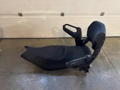 Like new. Barely used. Complete with brackets. Fits G4/G5 chassis. 519-384-2027