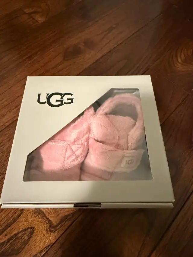 UGG Baby I Bixbee Ankle Boot Pink- size 12-18months in Clothing - 12-18 Months in Markham / York Region - Image 5