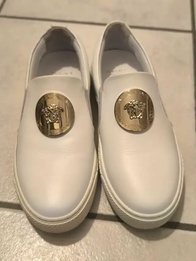 Versace Size 35 Medusa Shoes Sneakers Loafers kicks in Men's Shoes in Markham / York Region - Image 11