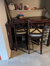 Free bar height table with two chairs - free