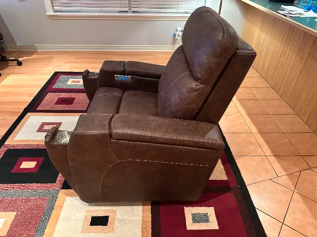 VALENCIA HOME THEATRE LUCCA FABRIC RECLINER MINT CONDITION63654760342657123