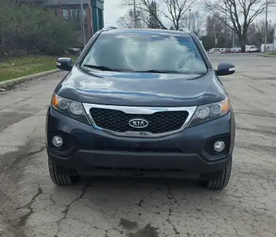 2013 Kia Sorento LX Auto , FWD 2.4L, 4 cyl 171,000 km 5 Seats 1 owner Remote Starter Two Sets Of Key...
