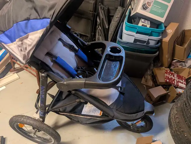 Schwinn interval jogger (pending ) in Strollers, Carriers & Car Seats in London - Image 2